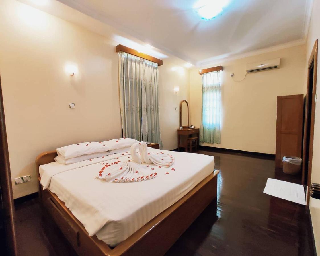 Attran Hotel Моламьяйн Экстерьер фото