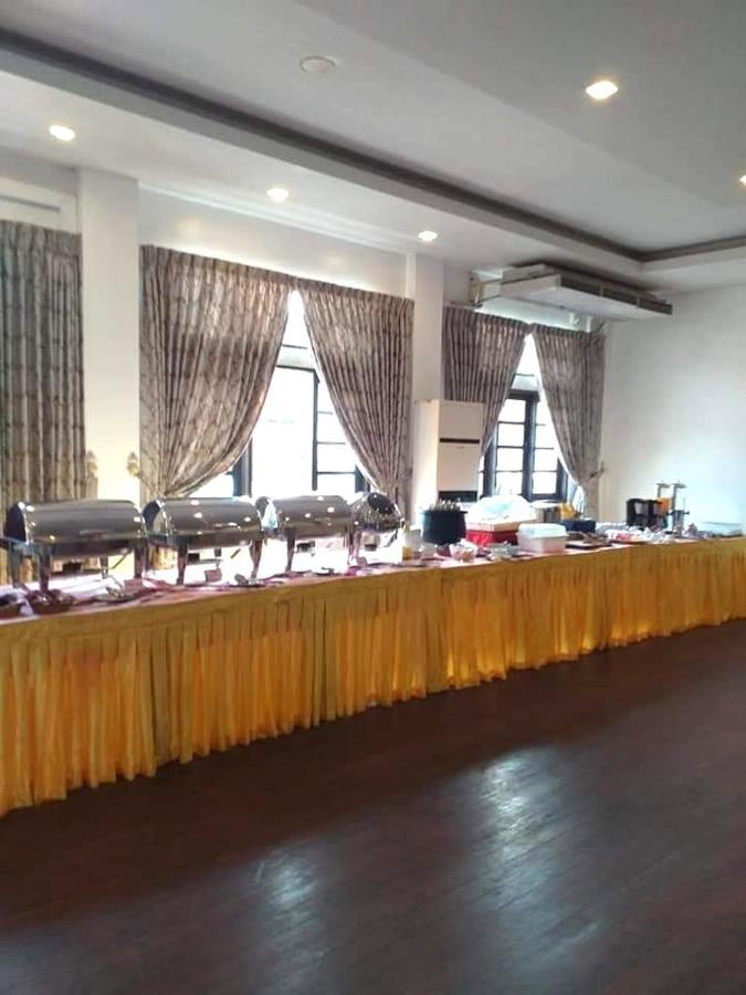 Attran Hotel Моламьяйн Экстерьер фото