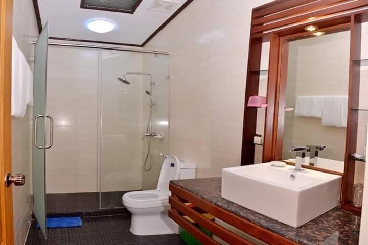 Attran Hotel Моламьяйн Экстерьер фото