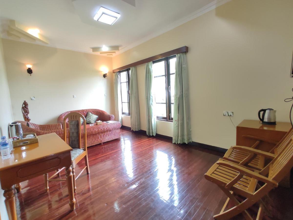 Attran Hotel Моламьяйн Экстерьер фото