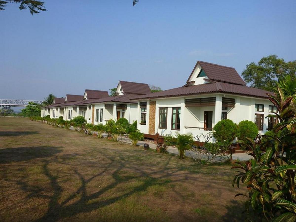 Attran Hotel Моламьяйн Экстерьер фото