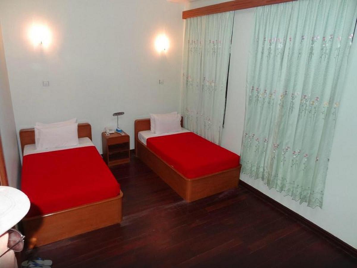 Attran Hotel Моламьяйн Экстерьер фото